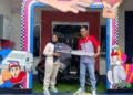 member JLC meraih hadiah sepeda motor dalam pengundian hadiah utama yang digelar oleh JNE