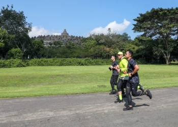 AHY jogging di candi borobudur