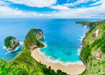 Tempat Wisata di Nusa Penida dengan Lautan Biru