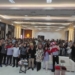 Para peserta berfoto bersama Narasumber Creative Workshop di Universitas Surabaya (22/5/2025)