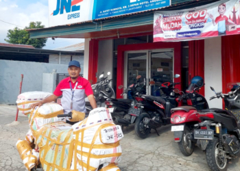 jne kupang banyak mengirimkan sepeda motor para pengendara yang touring di NTT dan sekitarnya