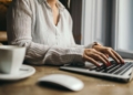 Lazy Girl Jobs: Contoh Pekerjaannya dan Kenapa?