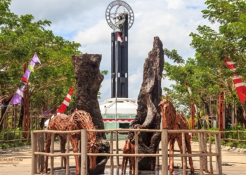 Tugu Khatulistiwa: Penanda Garis Tengah Dunia