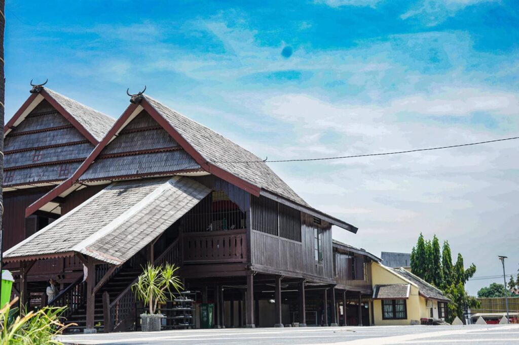 Istana Kerajaan Gowa di Makassar: Balla Lompoa