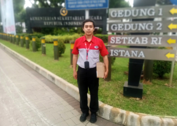 kurir jne yang biasa mengantar di kompleks istana negara
