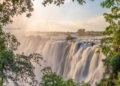 Victoria Falls: Air Terjun Terbesar di Dunia