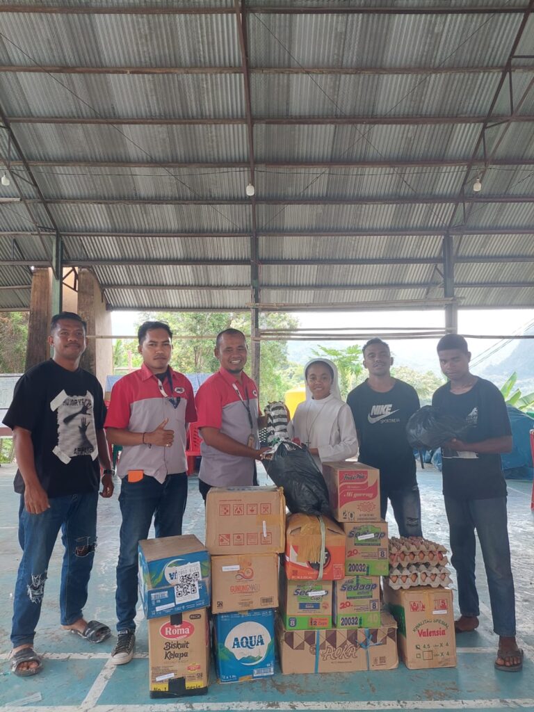 jne salurkan bantuan korban banjir bandang di ntt