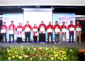 Karyawan/ti JNE yang kerja di bagian frontliner menerima penghargaan "Anugerah Insan Layanan Terbaik 2025’ dari Asosiasi Service Quality Indonesia (ASQI))
