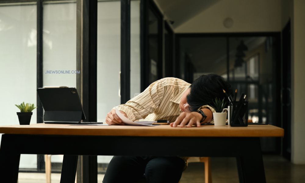 Cara Menghilangkan Jenuh Bekerja di Kantor