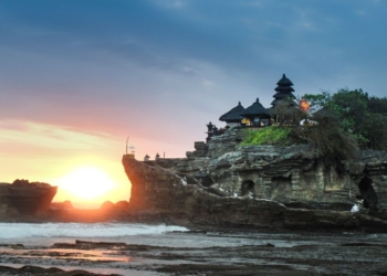 Pura Tanah Lot: Sejarah, Daya Tarik, dan Panduan