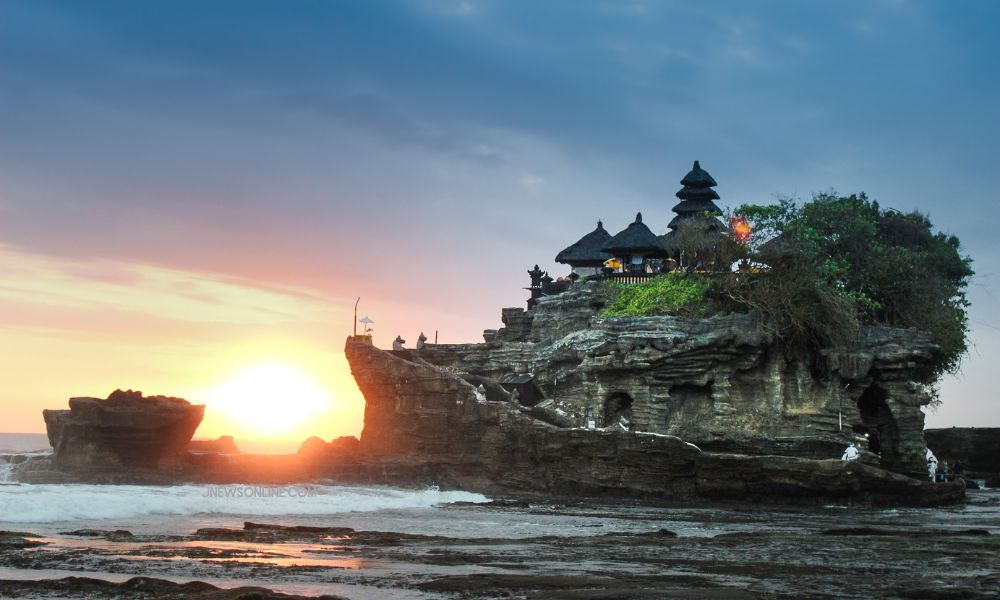 Pura Tanah Lot: Sejarah, Daya Tarik, dan Panduan