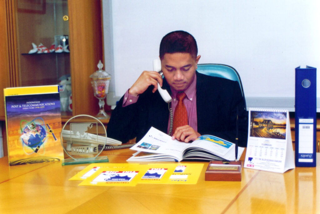 M. Feriadi di kantor JNE tahun 2000