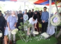 tradisi tabur bunga di makam para pendiri JNE sehari jelang hari jadi JNE