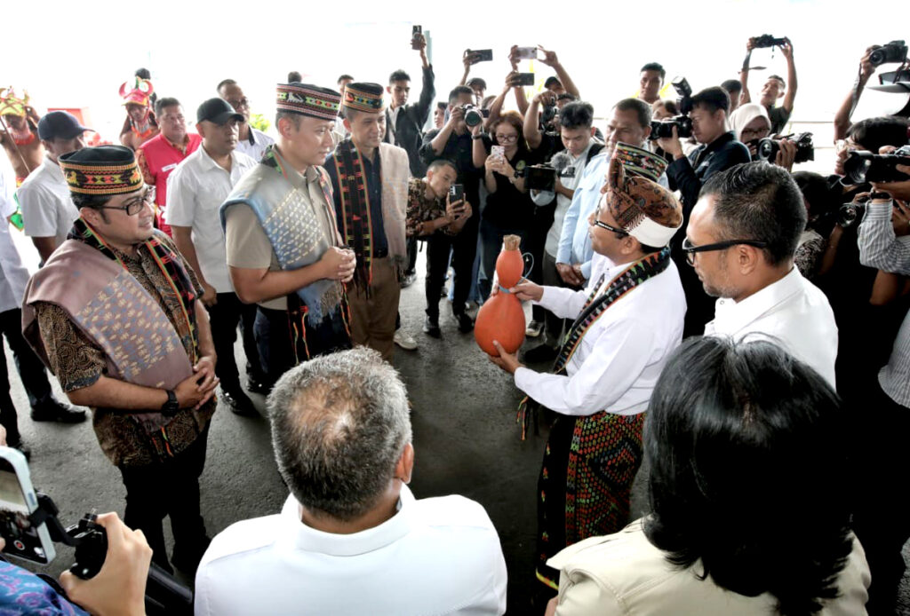 rencana memperbesar kapasitas bandara komodo, ntt