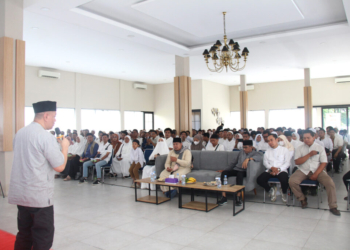 presdir jne memberi sambutan pada karyawan jne peserta umrah