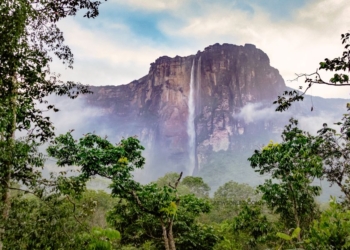 Air Terjun Tertinggi di Dunia dengan Pemandangan yang Luar Biasa