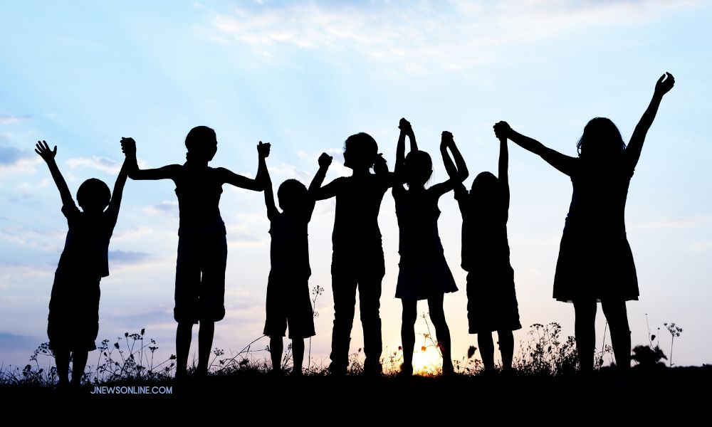 Hari Anak Sedunia: Menjadi Orang Dewasa yang Aman