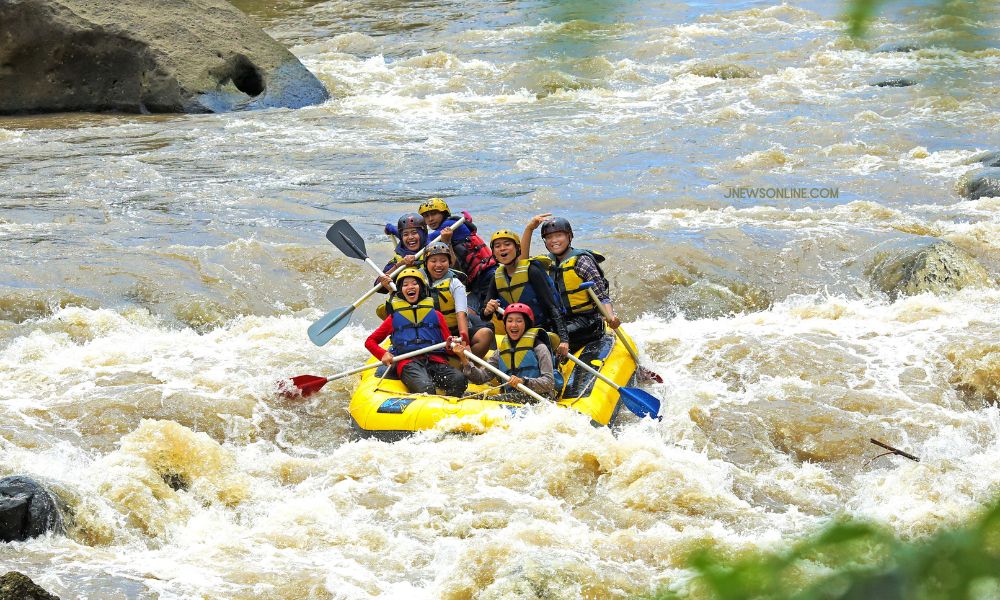 Lokasi Arung Jeram Terkenal di Indonesia