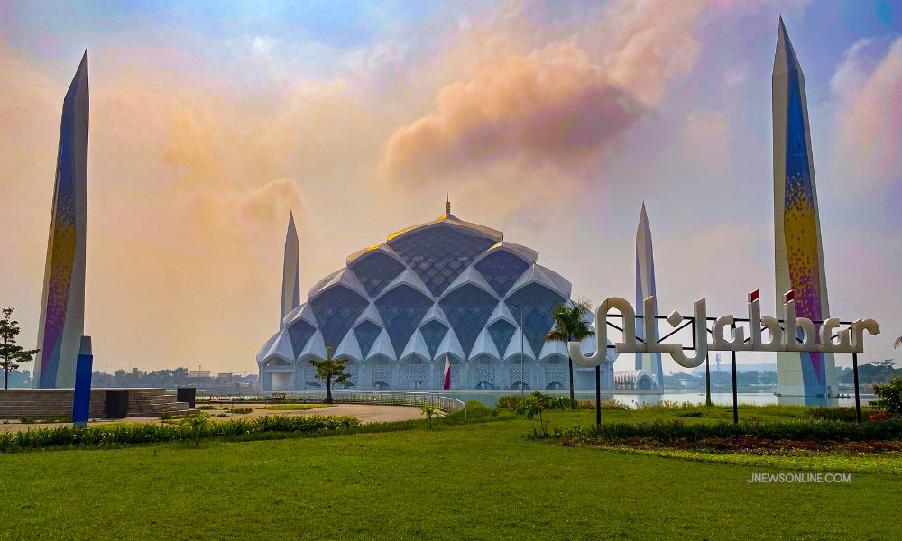 6 Masjid Viral di Indonesia dengan Kisah dan Keunikannya