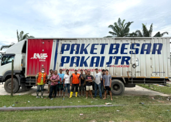 truk bantuan kemanusiaan