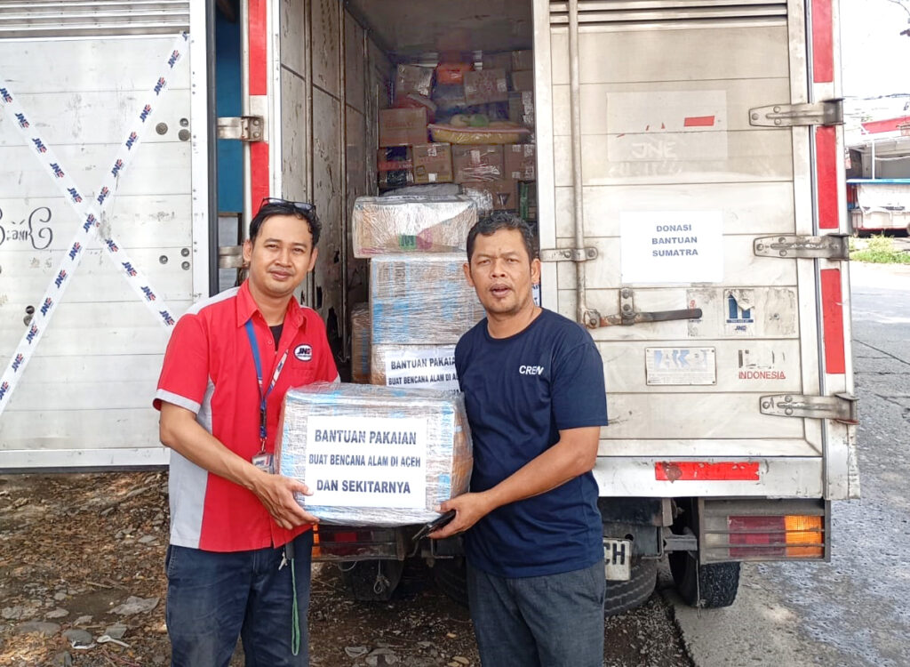 jne cikarang salurkan 31 ton bantuan warga cikarang