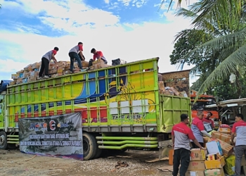 jne mengirimkan bantuan warga samarinda bagi korban bencana di Aceh, Sumatera Utara dan Sumatera Barat