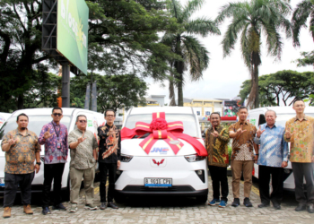 jne tangerang akan operasikan 10 mobil listrik