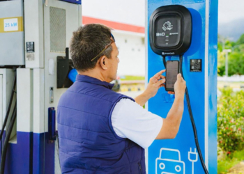 pengecasan kendaraan listrik