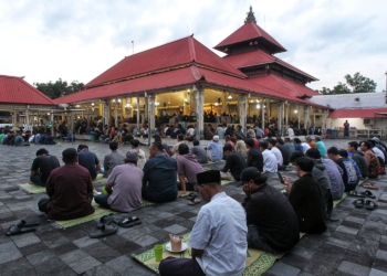 ngabuburit di masjid kauman