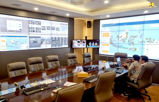 memantau jalur mudik