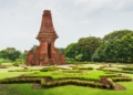 Candi Bajang Ratu: Gapura Megah Peninggalan Kerajaan Majapahit
