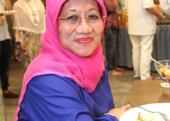 Hj. Nuraini Soeprapto saat open house Hari Raya Idul Fitri di Yatuna tahun lalu.