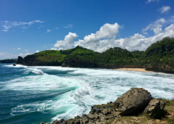 Pantai Widodaren Gunungkidul, Pantai Cantik dengan Tebing Eksotis