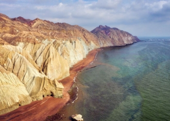 Selat Hormuz: Mengenal Jalur Laut Vital yang Menghubungkan Energi Dunia