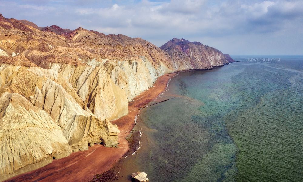 Selat Hormuz: Mengenal Jalur Laut Vital yang Menghubungkan Energi Dunia