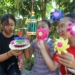 Di tengah gempuran gawai dan pembatasan media sosial bagi anak, mainan tradisional kembali menemukan ruangnya dengan menghadirkan keceriaan sederhana, kebersamaan, dan nilai edukasi yang tak lekang oleh zaman