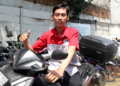 Ihsan, kurir JNE HUB Veteran, Jakarta Selatan, yang setiap hari mengantar paket ke kawasan elit Pondok Indah