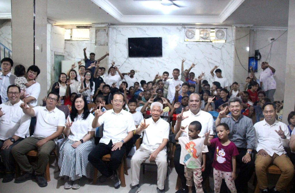 karyawan jne rayakan paskah bersama di panti asuhan pondok kasih agape