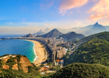 Pantai Copacabana: Pesona Pantai Brasil yang Mendunia
