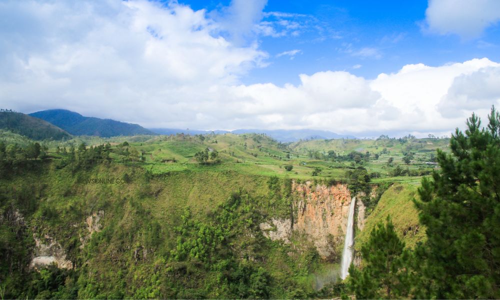 Air Terjun Sipiso-piso: Keindahan Alam Ikonik di Sumatra Utara