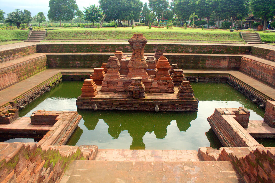 Candi Tikus: Mengenal Situs Bersejarah di Trowulan yang Unik