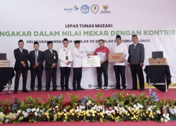 JNE salurkan 10 unit laptop ke sekolah cendekia baznas