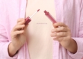 Apa Itu Lipstick Effect? Memahami Perilaku Konsumen di Masa Ketidakpastian
