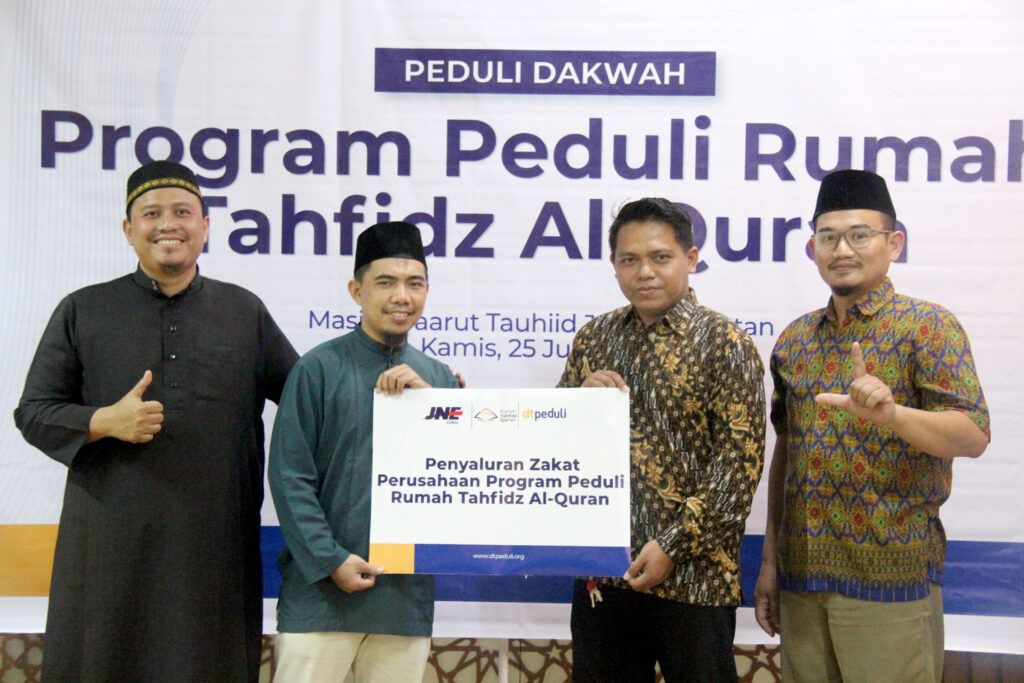 jne salurkan donasi ke rumah tahfidz anak yatim