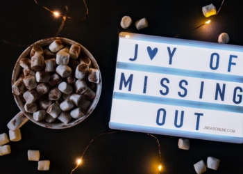Joy of Missing Out: Cara Menikmati Hidup Tanpa Takut Ketinggalan Tren