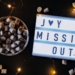 Joy of Missing Out: Cara Menikmati Hidup Tanpa Takut Ketinggalan Tren