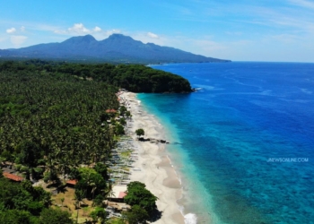 Pantai Virgin Bali: Pantai Eksotis dengan Panorama Laut dan Perbukitan