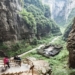 Tiankeng Tiongkok: Lubang Raksasa yang Menyimpan Hutan dan Kehidupan di Dalamnya