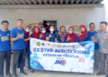 Tim Nakes dari Pukesmas, Palmerah, Jakarta Barat berfoto seusai kegiatan Cek Kesehatan Gratis, Cikokol, Tangerang, Banten