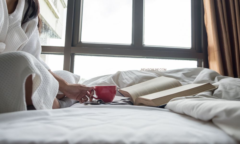Apa Itu Staycation? Pengertian, Manfaat, dan Ide Kegiatan yang Bisa Dilakukan